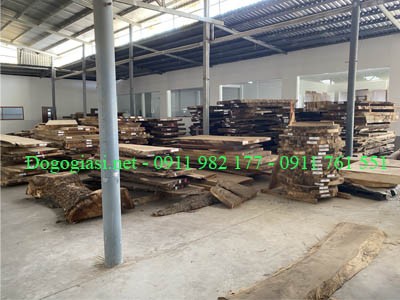 Bàn gỗ tự nhiên nguyên tấm giá xưởng uy tín, bảo đảm chất lượng