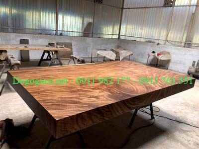 Giá cung cấp bàn gỗ nguyên tấm chiết khấu hấp dẫn cho đơn hàng lớn